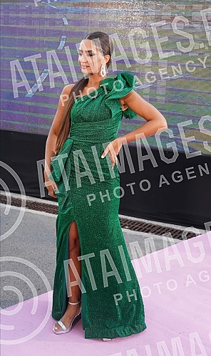 Superfinale of the fifth season of the reality program Zadruga, which is broadcast on Pink TV.
Superfinale pete sezone rijaliti programa Zadruga koji se emituje na televiziji Pink. Superfinale of the fifth season of the reality program Zadruga, which is broadcast on Pink TV.
Superfinale pete sezone rijaliti programa Zadruga koji se emituje na televiziji Pink.