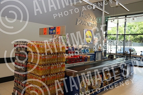 Lidl Serbia has opened a new store in Belgrade, in Karaburma, which is the 51st store of this chain in Serbia.Lidl Srbija otvorio je novu prodavnicu u Beogradu, na Karaburmi, koja cini 51. prodajni objekat ovog lanca u Srbiji.