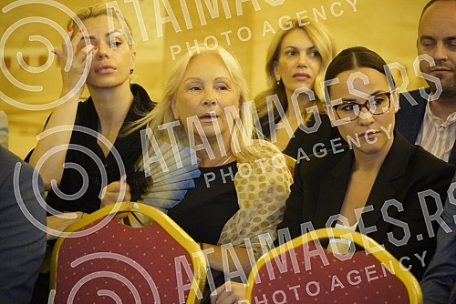 In the Crypt of the Church of St. Sava, the Dajana Paunovic Foundation awarded the Golden Order of St. Mother Anastasia to mothers with three or more children, who come from Central Serbia and Kosovo and Metohija.U Kripti Hrama Svetog Save majkama 