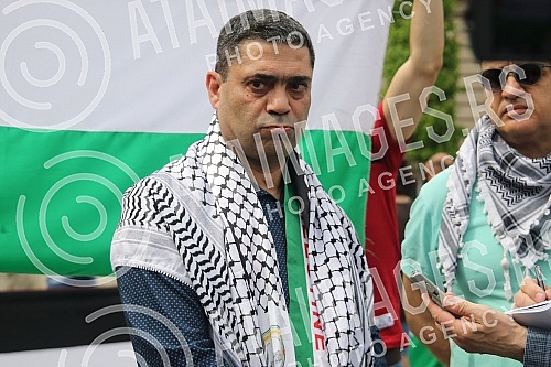 A rally in support of the Palestinian people in Jerusalem was held at the Monument to Prince Mikhail on Republic Square, organized by the Palestinian Diaspora in Serbia. Kod Spomenika knezu Mihailu, na Trg Republike odrzan skup podrske palestinskom