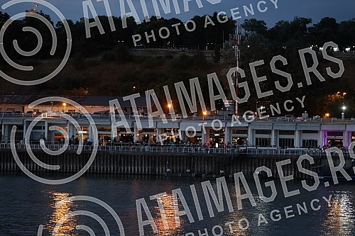 View of Belgrade and the coast by the river SavaPogled na Beograd i obalu sa reke Save