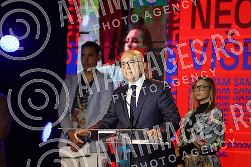 The start of the youth vaccination campaign has been announced at the Belgrade Youth Center.U Domu omladine Beograda najavljen pocetak kampanje za vakcinaciju mladih. 