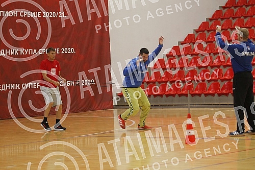 The handball players of Crvena zvezda Grundfos are preparing in Ub, where in the coming days they will play a friendly match against the hosts Ub.Rukometasi Crvene zvezde Grundfos su na pripremama u Ubu, gde ce u narednim danima odigrati jednu prij