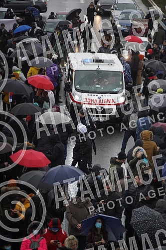 Blockade of traffic on the highway near the Sava Center with a request to ban the work of Rio Tinto in Serbia.Blokada saobracaja na auto-putua kod Sava centra sa zahtevom za zabranu rada Rio Tinta u Srbiji.