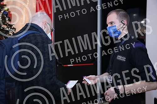 Organized by the Center of Belgrade Festivals (CEBEF) in the Kombank Hall was held a concert 