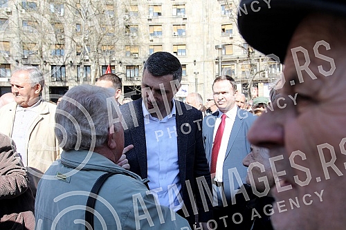 Protest of pensioners and military pensioners because of pension cutsProtest penzionera i vojnih penzionera zbog smanjenja penzija.