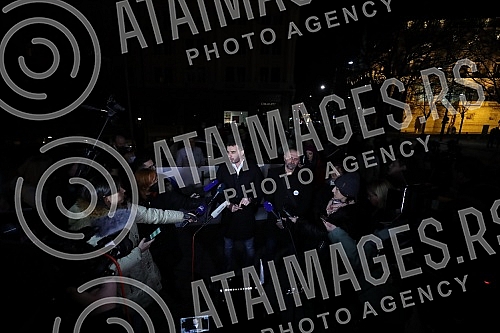 In front of the Presidency of Serbia, despite the ban on the gathering, several hundred citizens gathered at a protest organized by the organization Kreni - Promeni, demanding a ban on the extraction of pine and lithium.Ispred Predsednistva Srbije,