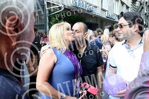 Party on the occasion of a successful fashion show in Paris.Zurka povodom uspesne modne revije u Parizu.