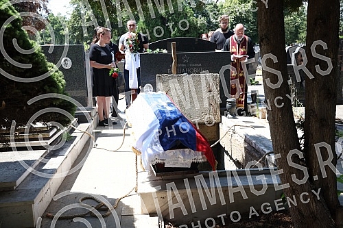 The deputy head of the BIA, Milorad Bracanovic, was buried at the New Cemetery on Bezanijska Kosa.Zamenik sefa BIA Milorad Bracanovic sahranjen je na Novom groblju na Bezanijskoj kosi.