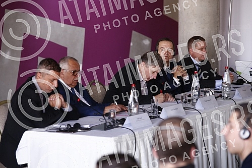 The European Union as a strategic choice conference was held at the Zira Hotel - the experiences of Serbia and Romania.U hotelu Zira odrzana je konferencija Evropska unija kao strateski izbor - iskustva Srbije i Rumunije