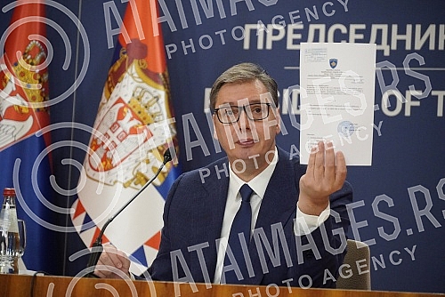 After the meeting with Serbs from Kosovo and Metohija, the President of the Republic of Serbia, Aleksandar Vucic, addressed the public and spoke about the negotiations in Brussels and the situation in Kosovo and Metohija.Posle sastanka sa Srbima sa