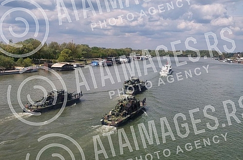 Members of the River Flotilla sail on the Sava River.Pripadnici Recne flotile plove rekom Savom.