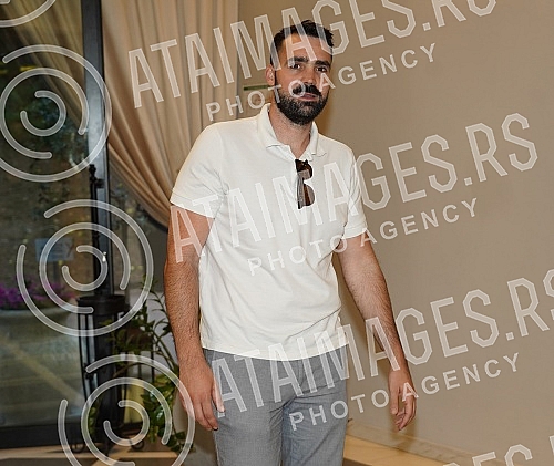 The fourth donor council of the Humanitarian Organization of Serbs for Serbs was organized in the restaurant Topciderac.Cetvrto donatorsko vece Humanitarne organizacije Srbi za Srbe  organizovano je u restoranu Topciderac.