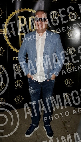 Performance of Sasa Mtic held on raft Port.Nastup Sase Matica na splavu Port.