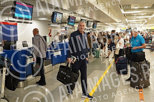 The basketball team of Serbia left early this morning from Nikola Tesla Airport to Prague for the European Championship.Kosarkaska reprezentacija Srbija otputovala je rano jutros sa aerodromu Nikola Tesla u Prag na Evropsko prvenstvo.