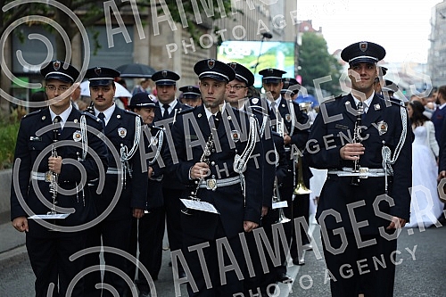 In front of the Old Palace, the event Wedding for Imagination - 21st Collective Wedding was held.Ispred Starog dvora odrzana je manifestacija Svadba za mastanje - 21. Kolektivno vencanje.