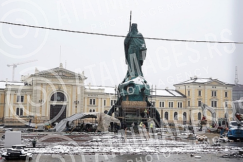 Reconstruction of Sava Square is underway, on which a monument to Stefan Nemanja has been placed, which will be officially unveiled on January 27.U toku je rekonstrukcija Savskog trga, na koje je postavljen spomenik Stefanu Nemanji koji ce zvanicn
