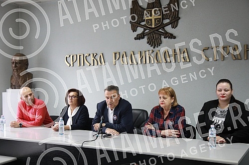 A press conference was held at the premises of the Serbian Radical Party, at which SRS Vice President Milorad Mircic spoke. U prostorijama Srpske radikalne stranke odrzana je konferencija za novinare na kojoj je govorio potpredsednik SRS Milorad Mi