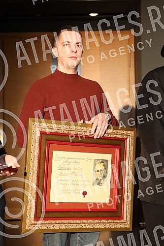 The presentation of the Lifetime Achievement Award Dobrica's Ring for 2021 to the family of Milan Lanet Gutovic was held at the Yugoslav Drama Theater, organized by the Association of Dramatic Artists of Serbia.
Urucenje Nagrade za zivotno delo Dobr The presentation of the Lifetime Achievement Award Dobrica's Ring for 2021 to the family of Milan Lanet Gutovic was held at the Yugoslav Drama Theater, organized by the Association of Dramatic Artists of Serbia.
Urucenje Nagrade za zivotno delo Dobr