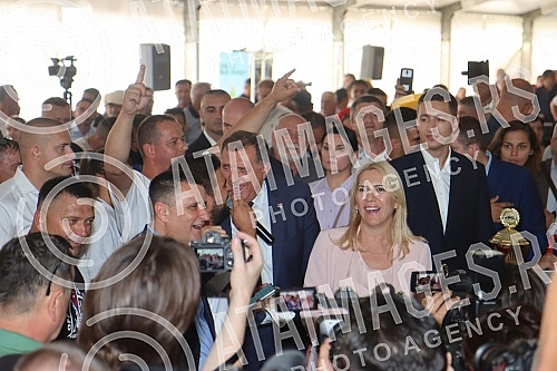 This year's Kocic Choir began on August 26 in Banja Luka, and ended today in the writer's hometown of Stricici in Manjaca, where a formal academy was held and the presentation of the Kocic Award.Ovogodisnji Kocicev zbor poceo je 26. avgusta u Banjo