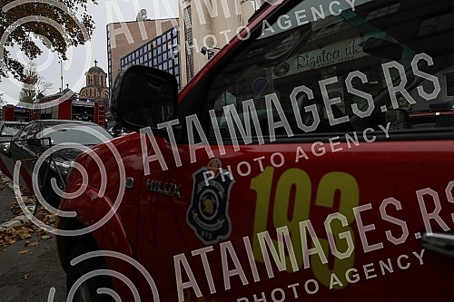 An accident occurred in front of the RTS building this morning when a welding bottle exploded, two workers were injured and one lost his life.Ispred zgrade RTS-a jutros se dogodila nesreca kada je boca za varenje eksplodirala, dva radnika su povred