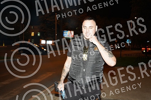 The arrival of the participants of Zadruga 5 for a guest appearance in the Narod pita show on TV Pink.
Dolazak ucesnika Zadruge 5 na gostovanje u emisiji Narod pita na TV Pinku. The arrival of the participants of Zadruga 5 for a guest appearance in the Narod pita show on TV Pink.
Dolazak ucesnika Zadruge 5 na gostovanje u emisiji Narod pita na TV Pinku.