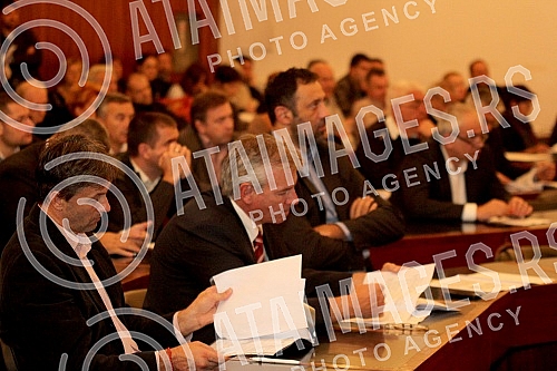 Sastanak u Skupstini grada Beograda Vanje Udovicica, ministra omladine i sporta Republike Srbije i Antidoping Agencije Srbije sa predstavnicima granskih saveza kako bi ih upoznali sa njihovim obavezama koje proisticu iz novog Zakona o sprecavanju dop