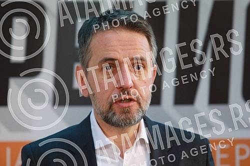 A press conference was held in the premises of the Enough was Enough Sovereignists party, at which the DJB presidential candidate was presented.U prostorijama stranke Dosta je bilo Suverenist odrzana je konferencija za novinare na kojoj je predstav