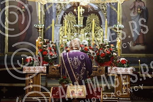 Worship during the Passion Week in the Cathedral Church of St. Archangel Michael on Good Friday - morning with the singing of articles and a procession around the temple.Bogosluzenje tokom Stradalne sedmice u Sabornoj crkvi  Sv. Arhangela Mihaila n