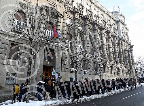 The Association of Environmental Organizations of Serbia - We Know Not to Give organized a blockade of the building of the Government of Serbia in order to remind members of the Government that they sent them requests.Savez Ekoloskih organizacija S