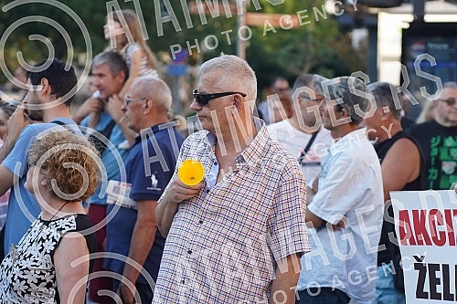 On Krajina Square in Banja Luka, about a hundred citizens expressed their dissatisfaction with the state of affairs in the protest ironically called 