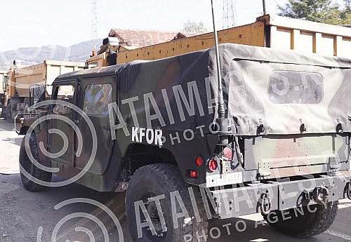 The vehicles with KFOR members arrived at the positions of the special police Rosso, which should soon leave the administrative crossing Jarinje.Vozila sa pripadnicima Kfora stigla su na polozaje specijalne policije Rosu koje bi uskoro trebalo da n