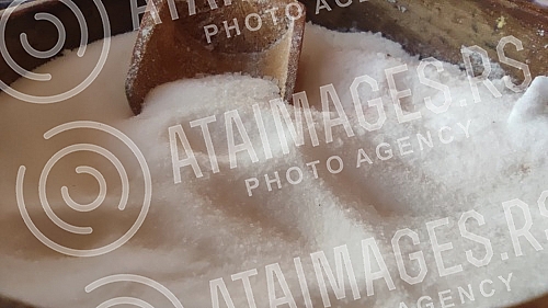 Wooden bowl with salt and spoon in it. So i kasika u drvenoj ciniji.