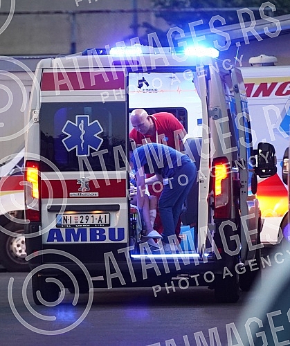 Children who were injured in a traffic accident in Bulgaria, when the bus overturned, arrived at the University Children's Clinic in Tirsova, where their treatment will continue.Deca koja su povredjena u saobracajnoj nesreci u Bugarskoj, kada se pr