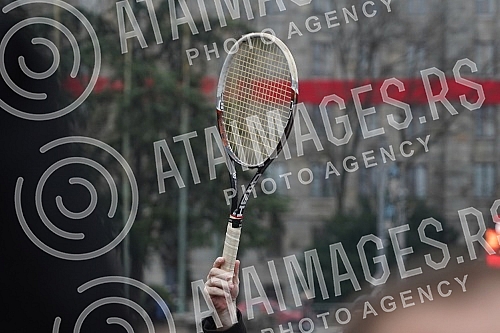 A rally in support of Novak Djokovic was held in front of the National Assembly, and was organized by Novak's family, who had previously held a press conference at the Novak restaurant. Skup podrske Novaku Djokovicu odrzan je ispred Narodne skupsti
