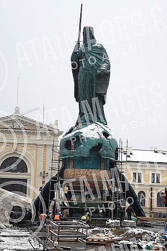 Reconstruction of Sava Square is underway, on which a monument to Stefan Nemanja has been placed, which will be officially unveiled on January 27.U toku je rekonstrukcija Savskog trga, na koje je postavljen spomenik Stefanu Nemanji koji ce zvanicn
