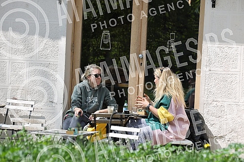 Director Jana Maricic and actress Hristina Popovic are enjoying Saturday with coffee in a cafe in the city center.Rediteljka Jana Maricic i glumica Hristina Popovic uzivaju u subotnjem danu uz kafu u kaficu u centru grada.