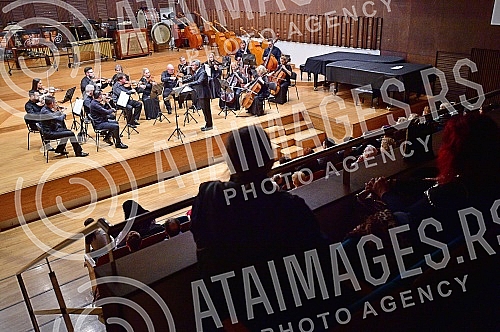 The chamber opera concert of Britney's Illumination was held in the Belgrade Philharmonic.Kamerni operski koncert Britnove Iluminacije odrzan je u Beogradskoj filharmoniji.