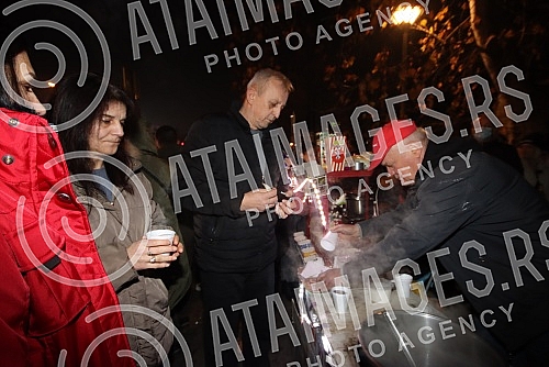 Citizens and tourists in Banja Luka welcomed the New Year 2022 on Krajina Square to the music of regional stars Petra Grasa and Neda Ukraden.Gradjani i turisti u Banjaluci docekali su Novu 2022. godinu na Trgu Krajine uz muziku regionalnih zvezda P