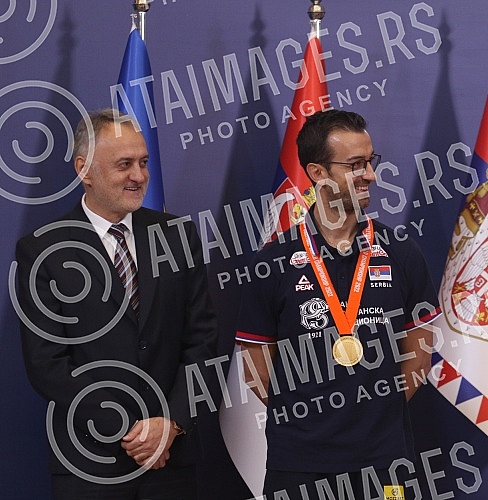 The President of the Republic of Serbia, Aleksandar Vucic, received the women's volleyball team of Serbia, which won the gold medal at the World Championship.Predsednik Republike Srbije Aleksandar Vucic primio je zensku  odbojkasku reprezentaciju S