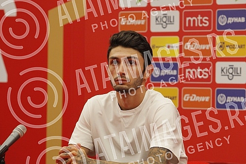 The promotion of the new player Irakli Azarovi was held in the premises of FC Crvena ZvezdaU prostorijama FK Crvena zvezda odrzana je promocija novog igraca Iraklija Azarova.