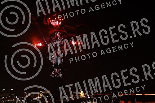 In the spirit of the festive mood, fireworks accompanied by a laser projection were fired from the tallest building in the region, the Belgrade Tower, at midnight between January 13th and 14th.U duhu praznicnog raspolozenja sa najvise zgrade u regi