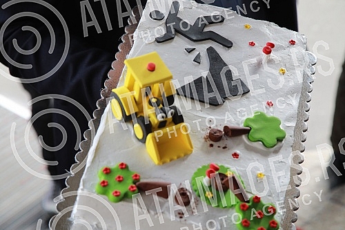 Nemanja Sarovic, leader of the Faith, Love, Hope movement, brought a cake for Goran Vesic for his birthday, which presented symbols of Vesic's leadership of Belgrade - a yellow excavator, demolition in Herzegovina, destruction of institutions, destru