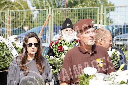 The Vice President of the National Assembly, retired Major General Bozidar Delic, was buried at Orlovaca cemetery.Potpredsednik Narodne skupstine, general-majora u penziji Bozidar Delic sahranjen je na grolju Orlovaca.