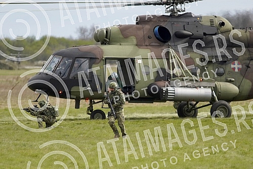 The President of the Republic of Serbia Aleksandar Vucic and His Highness Sheikh Nasser bin Hamad bin Isa Al Khalifa attended a demonstration of weapons, military equipment and capabilities of the units of the Serbian Army at the Military Airport 