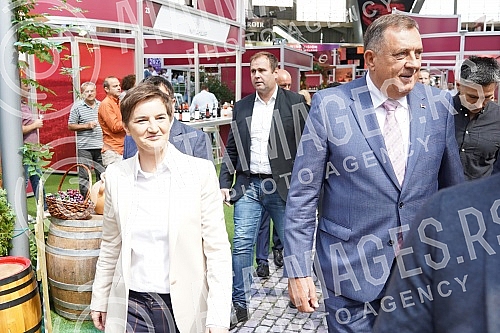 The President of the Government of the Republic of Serbia, Ana Brnabic, attended the awarding of the Wine Trophy of the Open Balkans as part of the First International Wine Fair Wine Vision of the Open Balkans in Hall 1 of the Belgrade Fair.Predsed