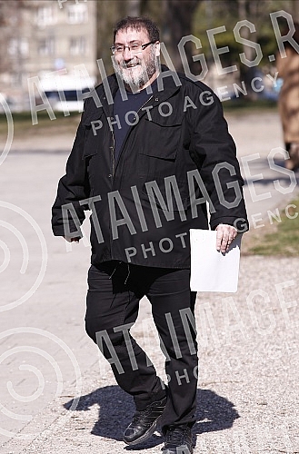 In front of the Presidency, a press conference was held by the Vice President of the Party of Freedom and Justice, Dejan Bulatovic, on the alleged new affair in Serbian agriculture.Ispred Predsednistva je odrzana konferencija za medije potpredsedni