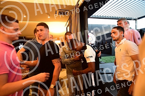 The official promotion of the new set of Nike FK Partizan jerseys for the 2022/23 season was held in the VIP Lounge above the center line of the Partizan stadium.Svecana promocija nove garniture Nike dresova FK Partizan za sezonu 2022/23 odrzana je
