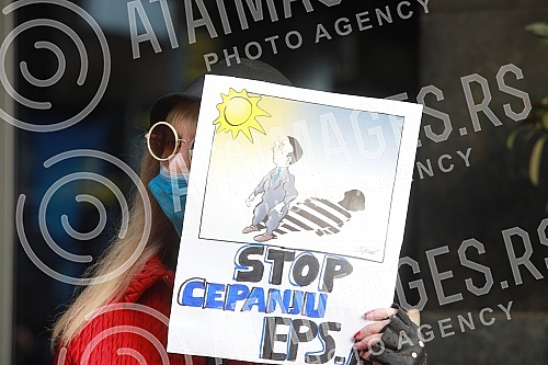 A press conference was held in front of the headquarters of the Electric Power Industry of Serbia by the vice president of the Party of Freedom and Justice, Marinika Tepic, on the announced reforms of that company.Ispred sedista Elektroprivrede Srb