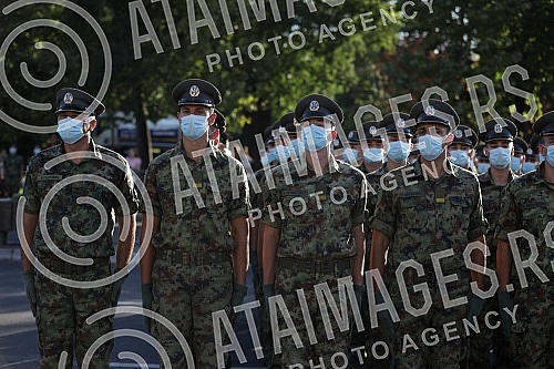 The general rehearsal of the ceremony on the occasion of the promotion of the youngest officers of the Serbian Army was held in front of the House of the National Assembly.Generalna proba svecanosti povodom promocije najmladjih oficira Vojske Srbij